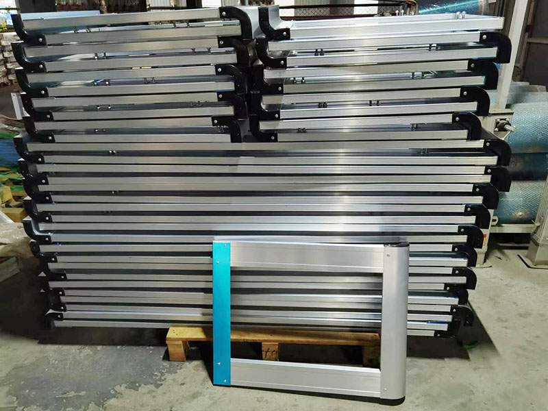 鋁合金封閉護(hù)欄